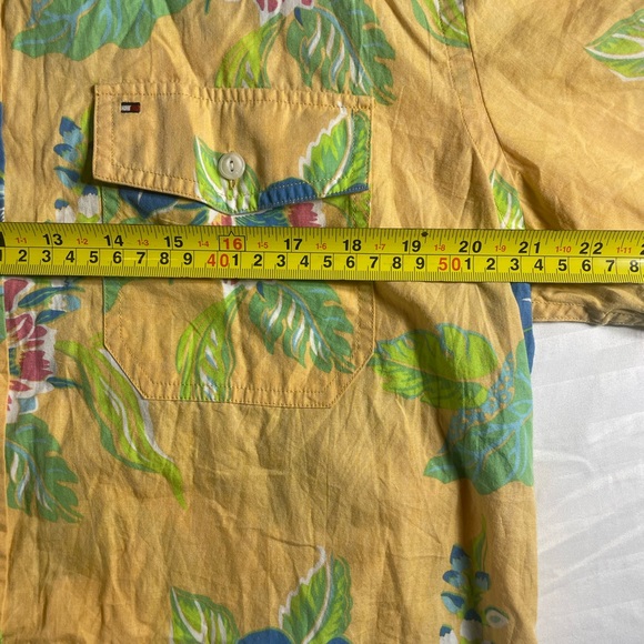 Tommy Hilfiger Yellow Floral Short-Sleeve Button-Down Shirt with Blue Flowers - Picture 5 of 8